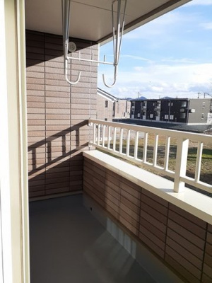 【バルコニー】 | ブローテⅡ | 暖かな日差しのふりそそぐバルコニー