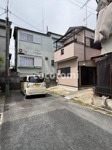 中宮東之町戸建の駐車場