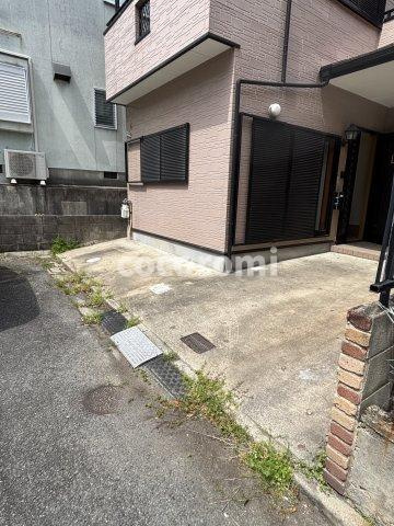 中宮東之町戸建の駐車場