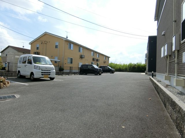 ベル　シェリルＡの駐車場