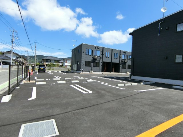アーモンドアイの駐車場