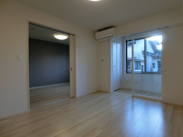 ブルーオーシャン・レジデンスＢの居間・リビング