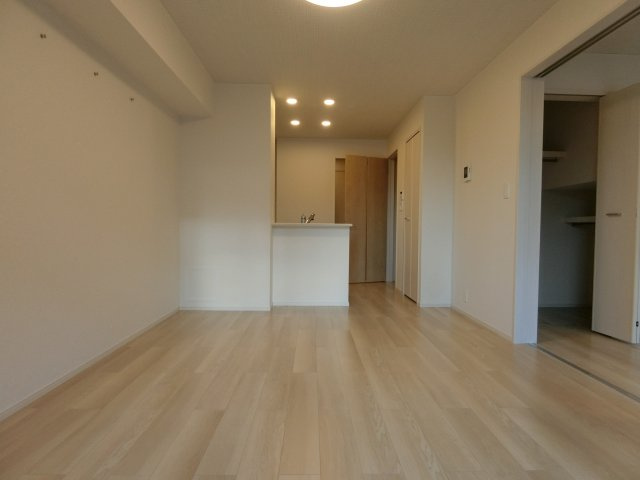 ブルーオーシャン・レジデンスＢの居間・リビング