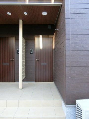 ブルーオーシャン・レジデンスＢの玄関