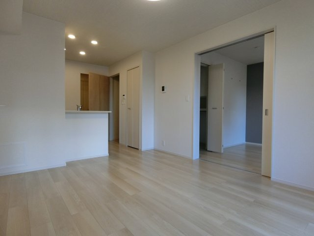 ブルーオーシャン・レジデンスＢの居間・リビング