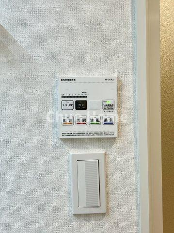 コスモ押上ガーデンシティの内装|【浴室乾燥機】暖房・冷風・換気・乾燥が可能です。毎日を快適に過ごせるうれしい機能が揃っています。雨の日の洗濯物も安心です。