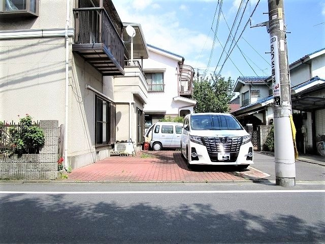 小野隆造駐車場の外観