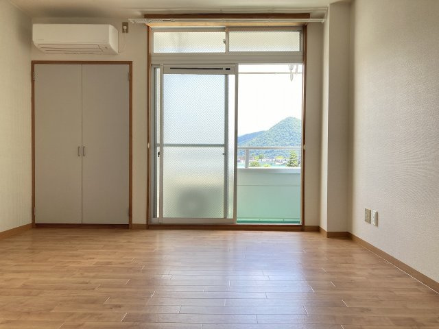 ロイヤルコーポ蜂屋の居間・リビング