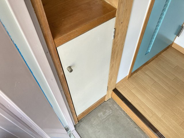 ロイヤルコーポ蜂屋の玄関