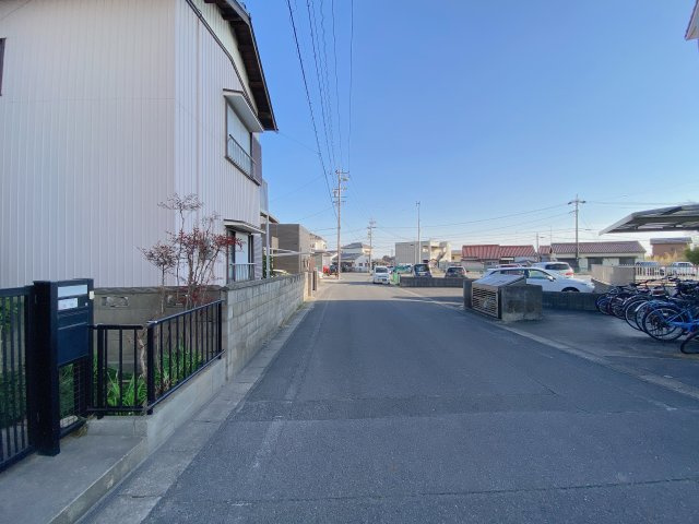 半田市桐ケ丘1丁目の前面道路含む現地写真