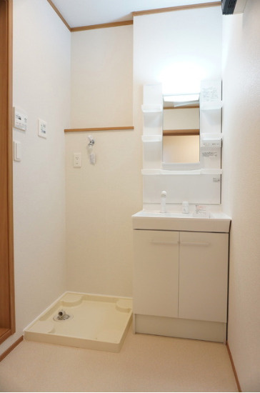 カルムＳＳの洗面所|シャワー付き洗面化粧台