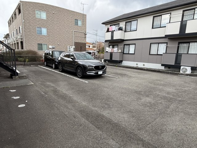 ヴィーブルAの駐車場