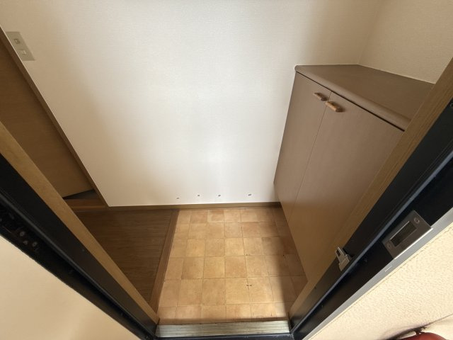 メイプルハイツの玄関