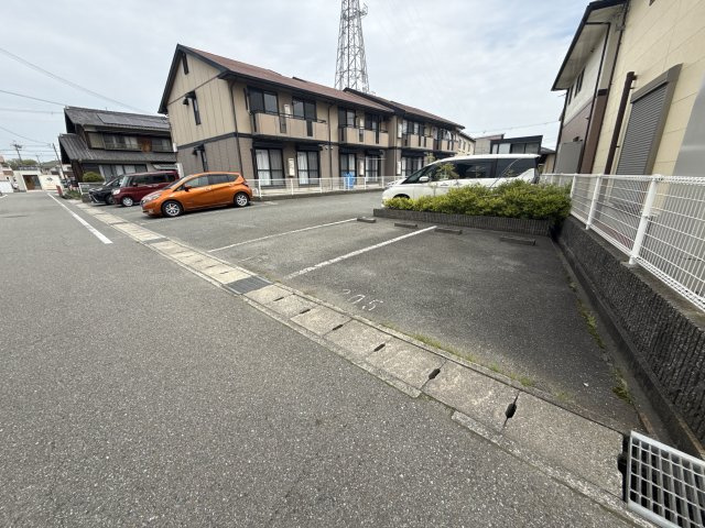 メイプルハイツの駐車場