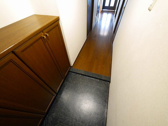 ライオンズマンション奈良やすらぎの道の玄関|落ち着いた玄関です