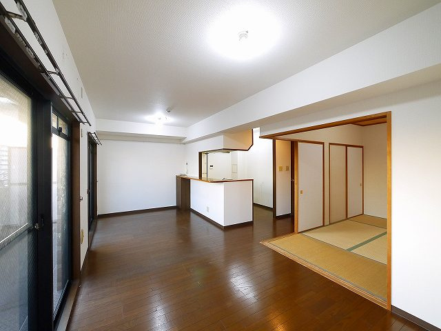 ライオンズマンション奈良やすらぎの道の居間・リビング|ゆったりとしたリビングです