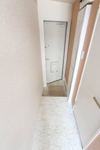 ユナイト根岸ミランダの杜の玄関|同タイプ参考写真です。