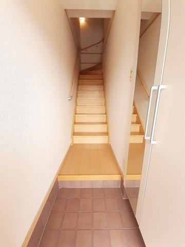 フォーリスト　クスジⅢの玄関|明るい玄関です