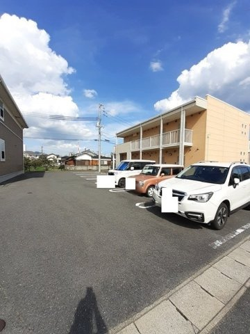 モン・ラヴィールＡの駐車場|駐車場があります