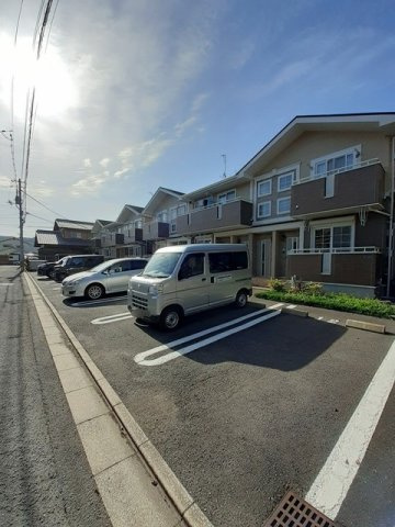 フルリール南栄Ⅱの駐車場|駐車場完備です