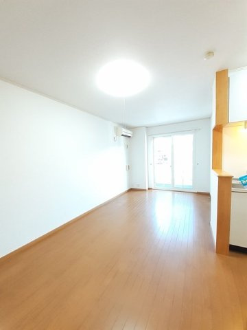 フルリール南栄Ⅱの居間・リビング|使いやすい居間です