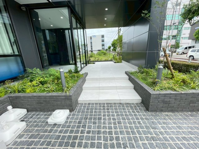 KARIYA ISSHIKI BILDのエントランス