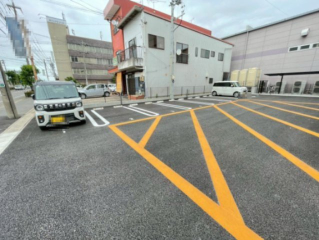 KARIYA ISSHIKI BILDの駐車場