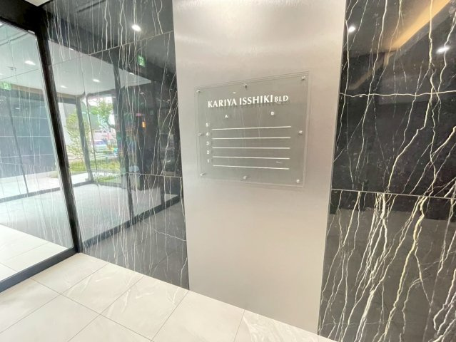 KARIYA ISSHIKI BILDのエントランス