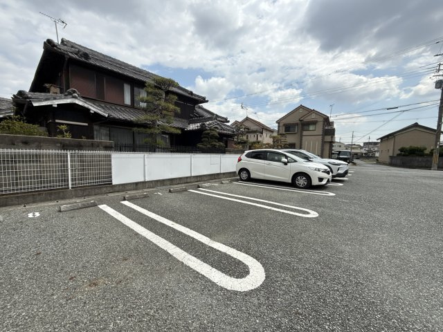フェリシテの駐車場