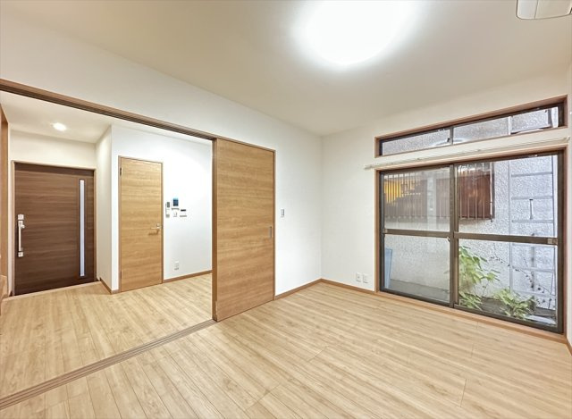 【洋室】 | 朝霞市三原三丁目　中古一戸建住宅　(志木本店) | キッチン・洗面・浴室など水回りは1階に配置。