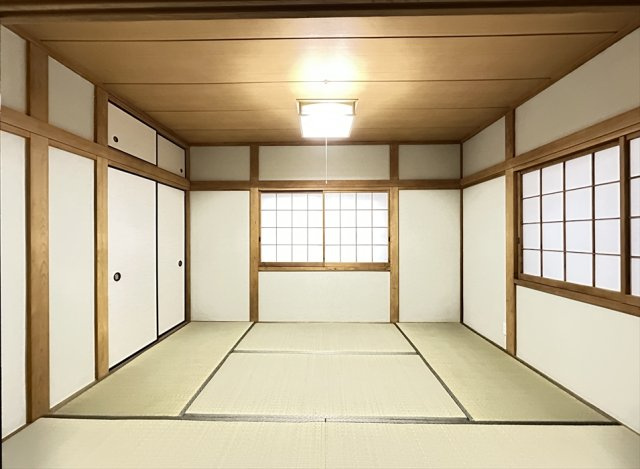 【和室】 | 朝霞市三原三丁目　中古一戸建住宅　(志木本店) | 和室の扉を開ければ、さらに広い空間として使えます。