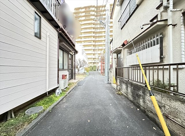 【前面道路含む現地写真】 | 朝霞市三原三丁目　中古一戸建住宅　(志木本店) | 現地（2025年12月）撮影
