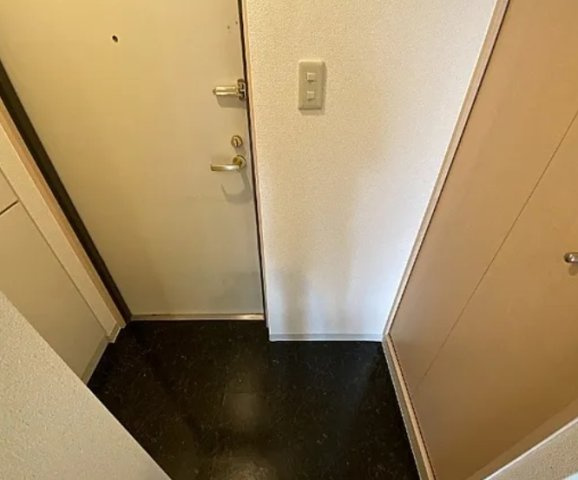 東明マンション新東の玄関