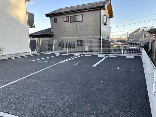 アローズ星久喜の駐車場|車をお持ちの方に嬉しい駐車場付きの物件です
