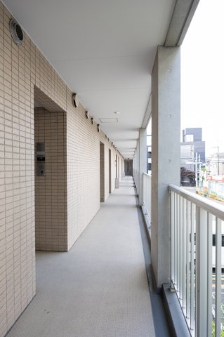 調布市仙川町１丁目の賃貸マンションのロビー