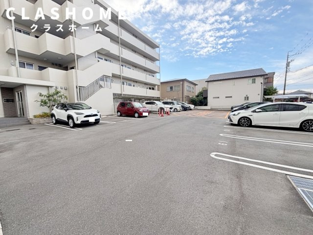 グランドールⅢ　　刈谷市近郊の賃貸はクラスホームの駐車場