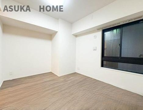ブリシア横浜石川町の洋室|時を忘れて過ごす場所として過ごせるお部屋。一人の時間は心の成長と安らぎを与えてくれますね。