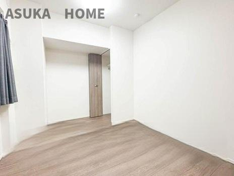 ブリシア横浜石川町の洋室|シンプルな内装と偏り過ぎないデザインで統一され安らぐ空間になりますね。