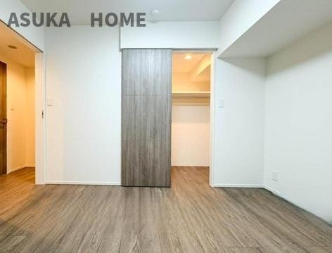 ブリシア横浜石川町の洋室|多くの時間を過ごす自分の場所だから、いつも快適であるように心掛けたいですね。