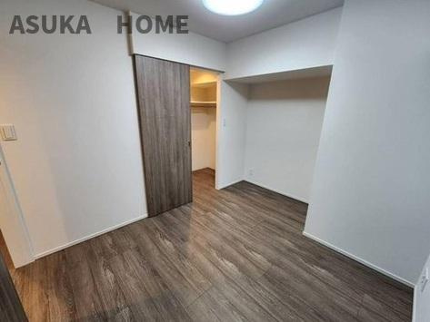 ブリシア横浜石川町の収納|納戸としてたくさんの洋服など家族全員の収納が実現しますね。