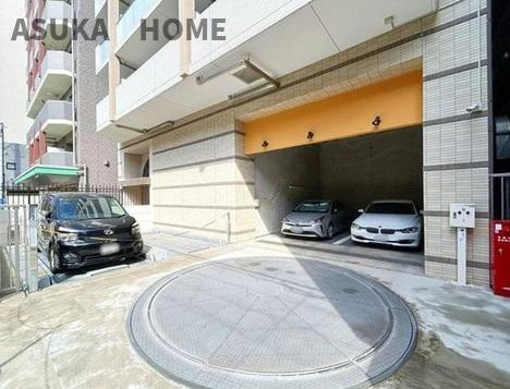 ブリシア横浜石川町の駐車場|屋内にある駐車場は外出時など便利ですね。防犯対策にもなり安心ですね。