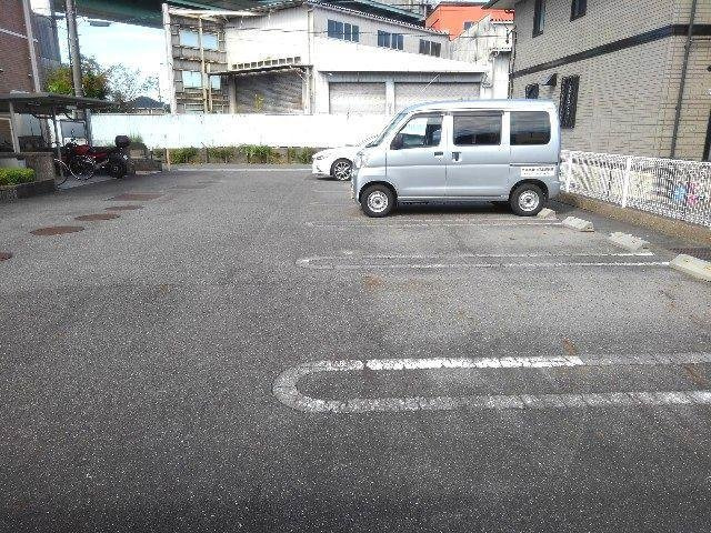 アンソレイエⅢの駐車場