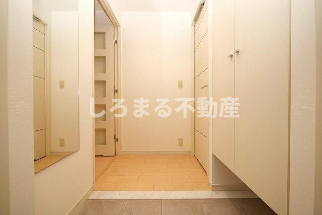 M.hills西本町の玄関