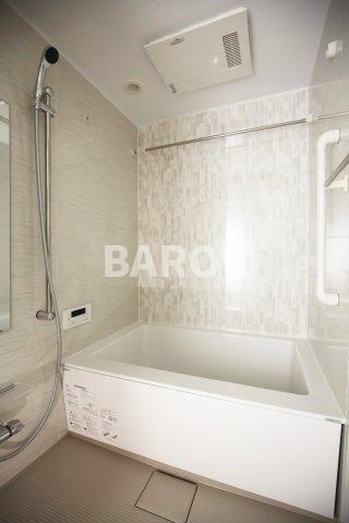 ラフィーネ箱崎駅前の浴室