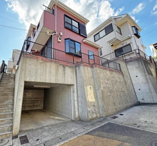 戸塚区前田町の外観|高台ならではの心地よい陽射しを浴びて全お部屋の採光通風良好の４LDKの素敵な戸建