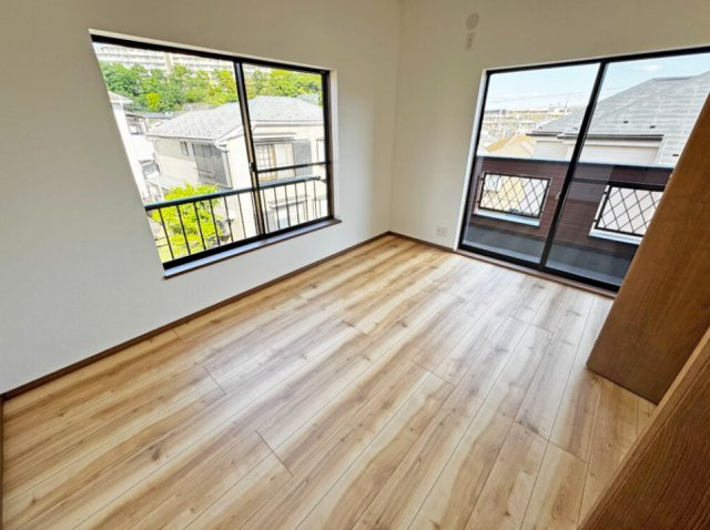 戸塚区前田町の洋室|家族一人ひとりの大切なプライベート空間の居室。家具の配置のご相談は是非お任せください。