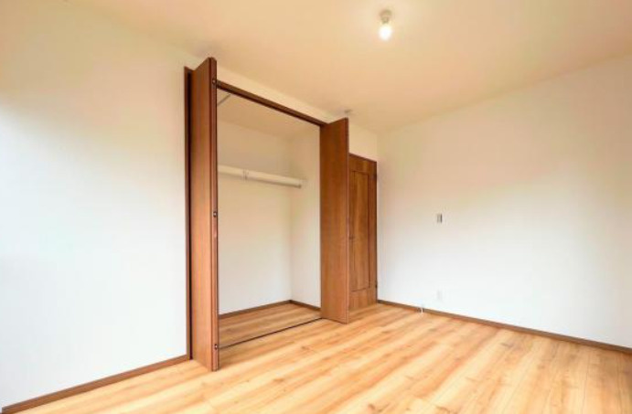 戸塚区前田町の収納|背の高い季節毎の用品なども収納できますからお部屋を広く使う事ができますね。