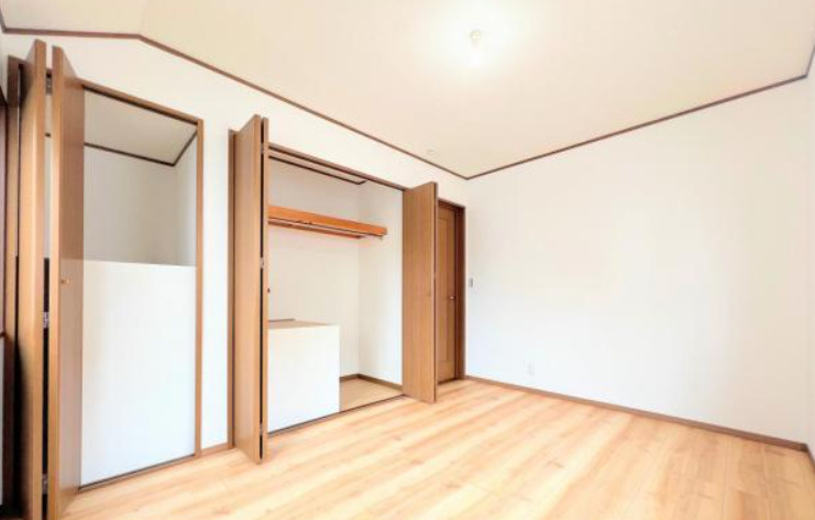 戸塚区前田町の収納|大型のクローゼットは季節ごとの洋服や用品などたくさん収納でき便利です。