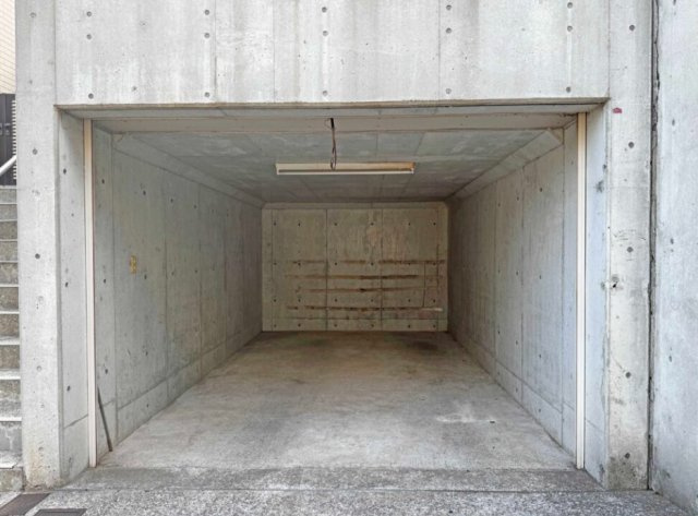 戸塚区前田町の駐車場|地下1階駐車場です。