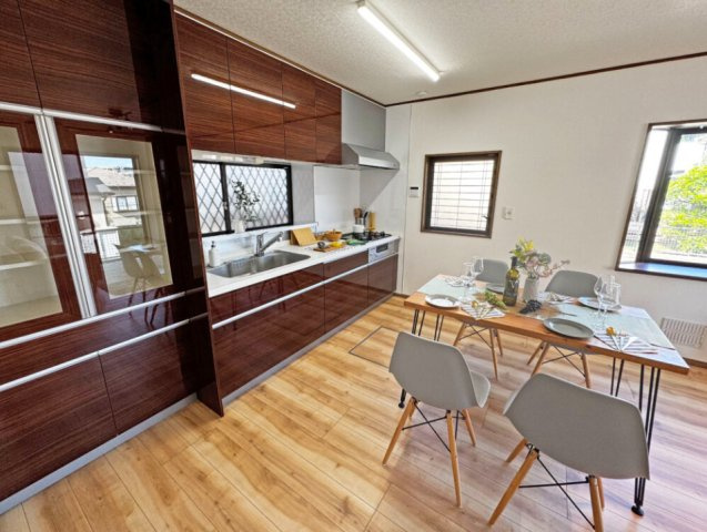 戸塚区前田町のキッチン|いままで頑張ってきたご褒美のような美しいダイニングキッチンがあります。